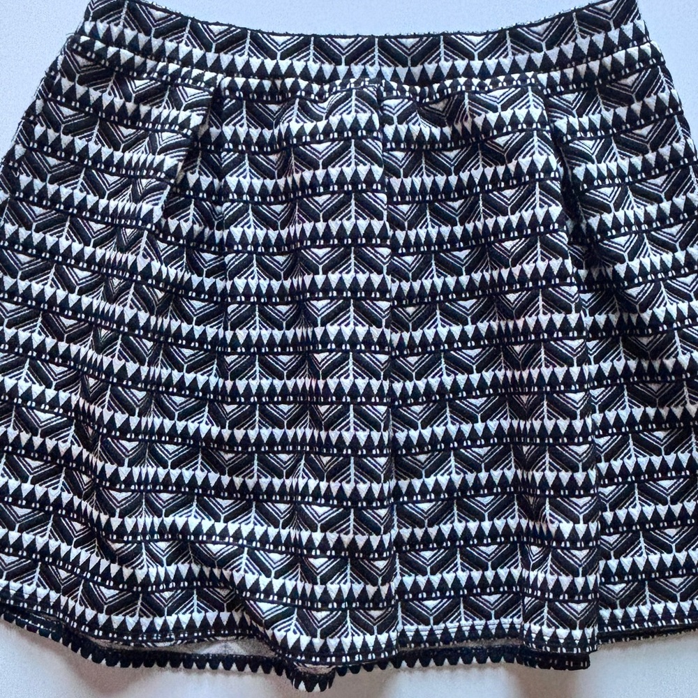 JOE B SKIRT - Picture 2 of 11